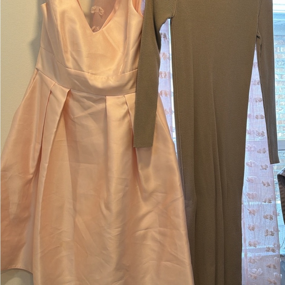 Dresses - Picture 6 of 15